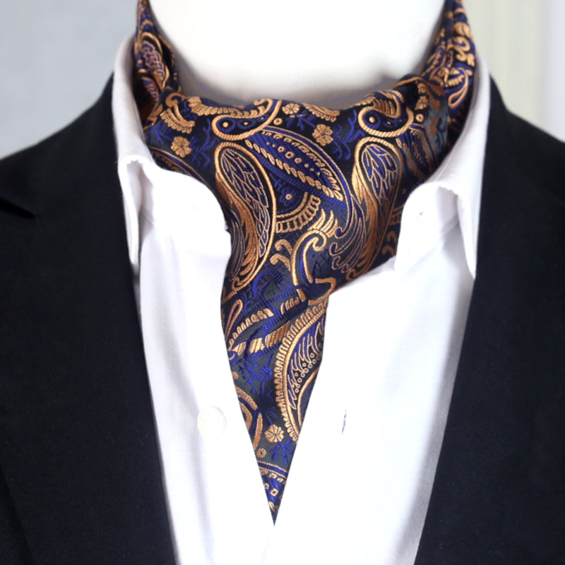 Dunkelblaues Ascot-Krawattenset mit goldener Feder im Paisley-Design